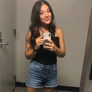 Meet your Posher, Lesly